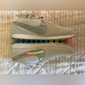 NIKE | Pre-Love XO Rainbow 🌈 A03166-100 Size 8 EUC